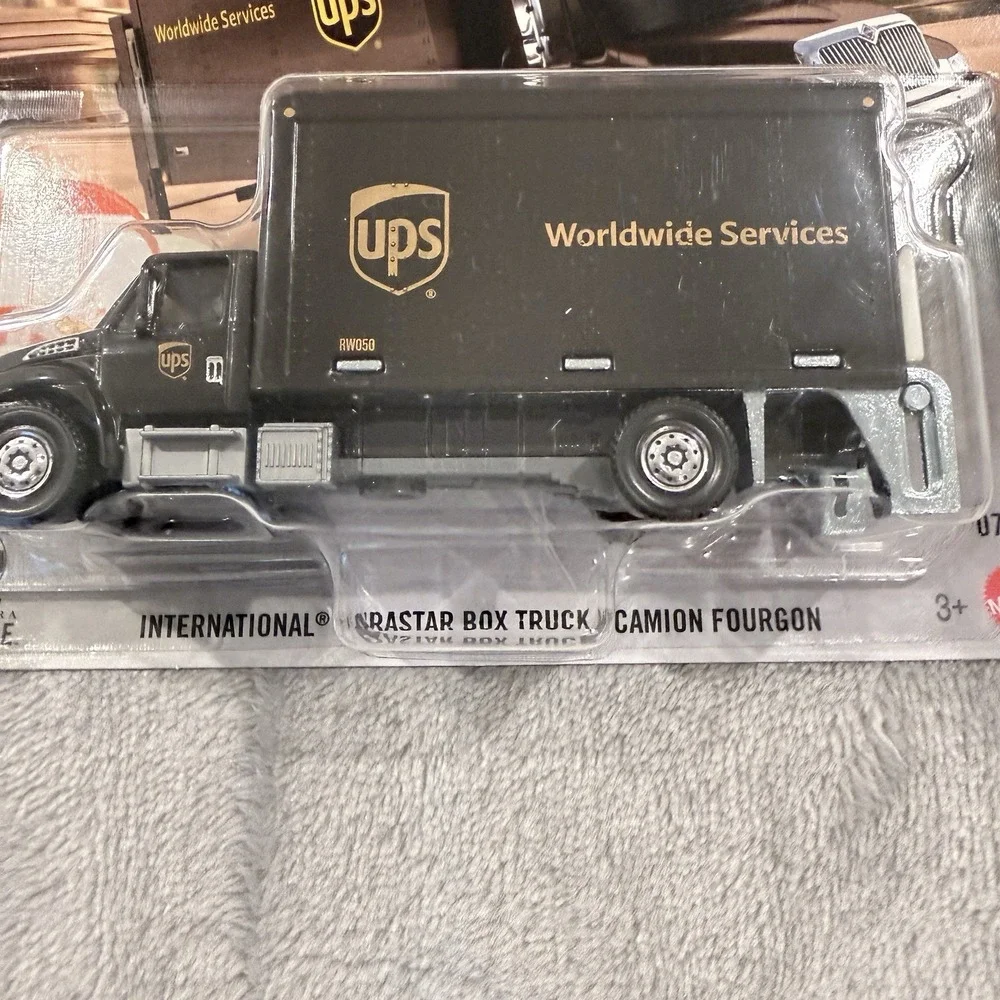 Matchbox Working Rigs UPS International Durastar Box Truck Lot of 2 07/16 Brown